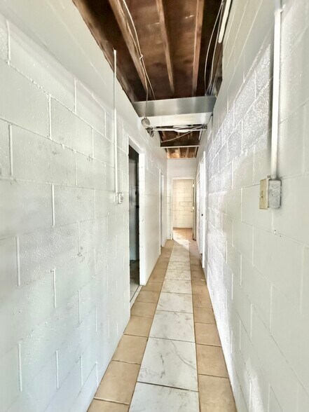 More Photos Of 2043 Minnesota st, Indianapolis Flex For Sale