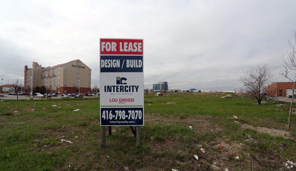 More Photos Of 703 Applewood Cres, Vaughan Land For Lease