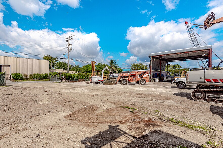 More Photos Of 2301 SW 57th Ave, West Park Warehouse For Lease