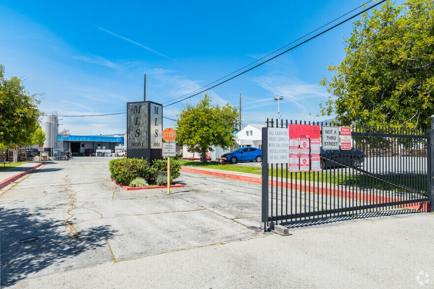 More Photos Of 1061 W 5th St, Azusa Warehouse For Sale