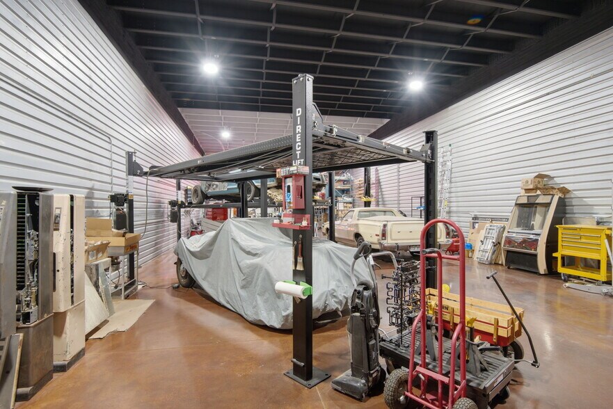 More Photos Of 9337 Commerce Center St, Highlands Ranch Showroom For Sale