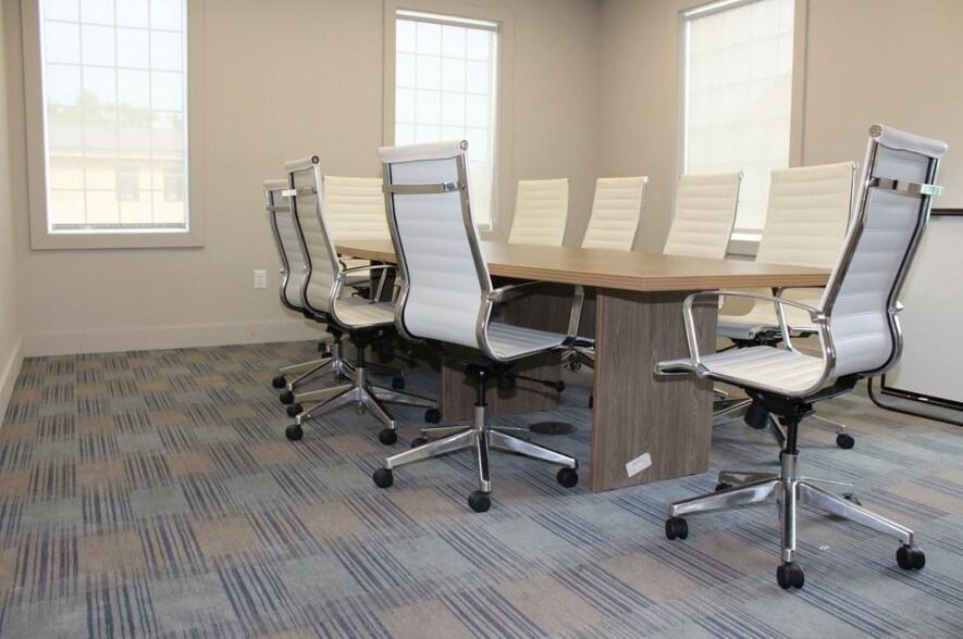 More Photos Of 920 E County Line Rd, Lakewood Office For Lease