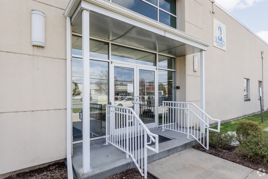 More Photos Of 21 Empire Blvd, South Hackensack Warehouse For Lease