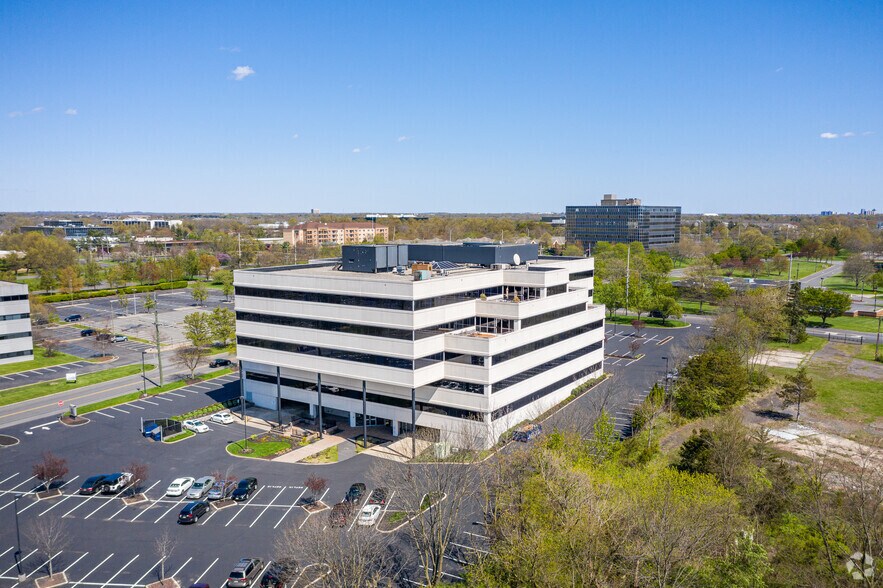 More Photos Of 285 Davidson Ave, Somerset Office For Lease