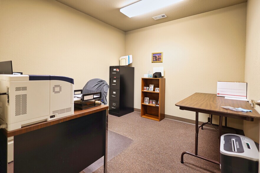 More Photos Of 1391 Plaza Pl, Springdale Office For Sale