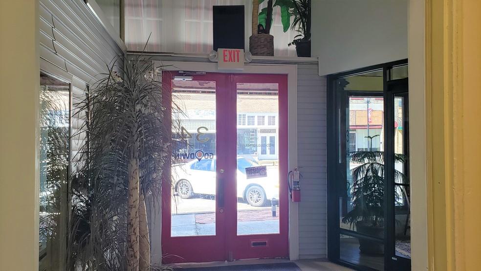 More Photos Of 34 W Main St, Hamlet Office For Lease