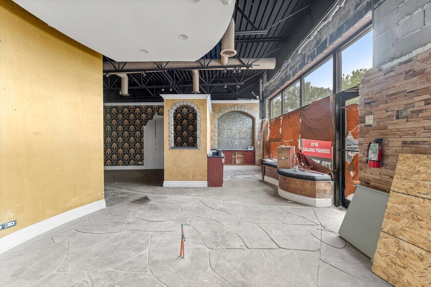 More Photos Of 10290-10296 S 78th Ave, Palos Hills Freestanding For Lease