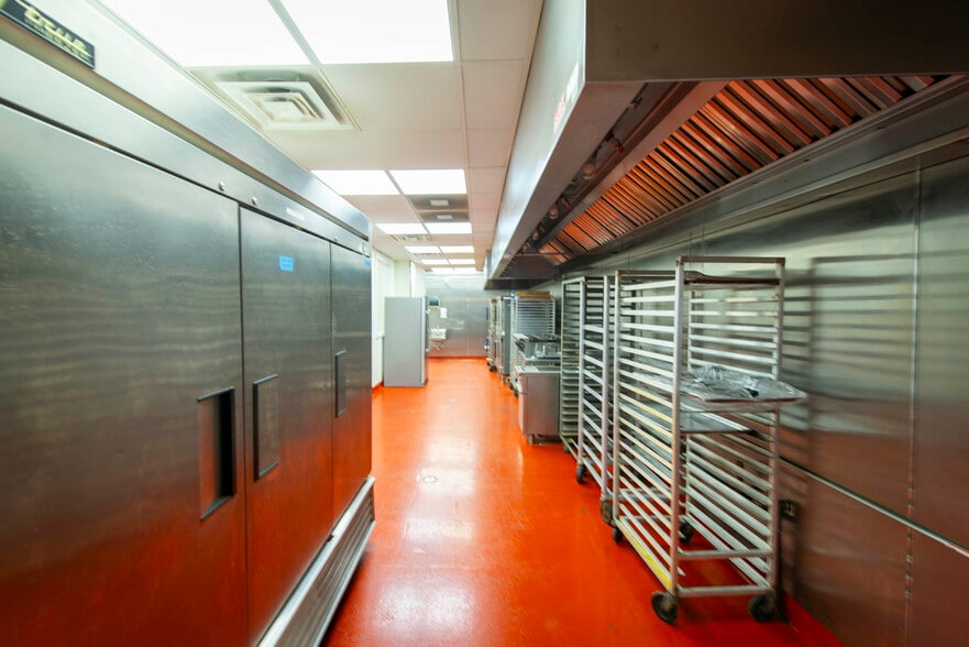 More Photos Of 321 S Jefferson St, Chicago Storefront Retail Office For Lease