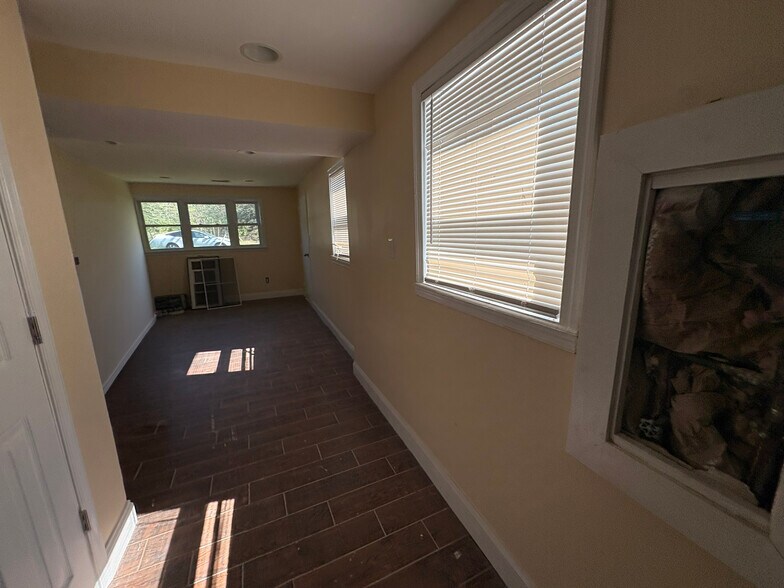 More Photos Of 7205 Livingston Rd, Oxon Hill Office Residential For Sale