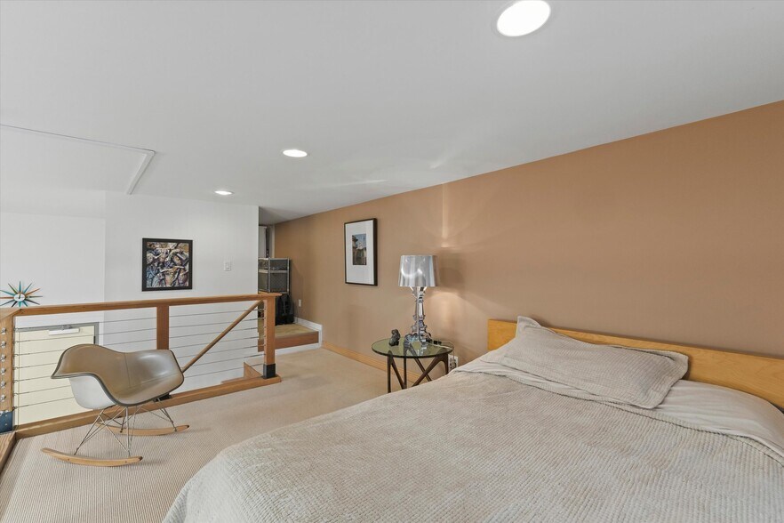 More Photos Of 511 S 1st St, Mount Vernon General Retail For Sale