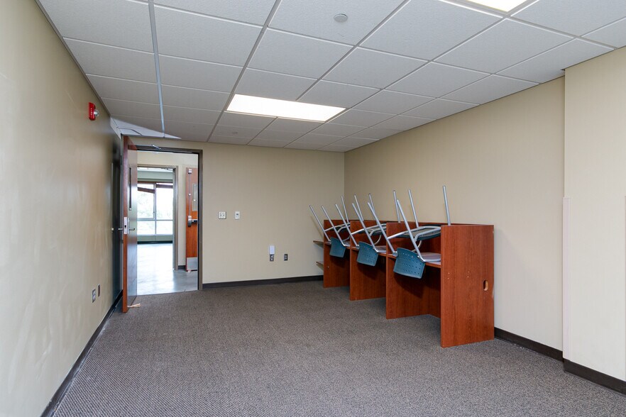 More Photos Of 1632 McCain Ln, Manhattan Sorority Fraternity House For Sale