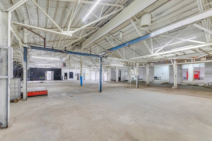 More Photos Of 7500 Bessemer Ave, Cleveland Manufacturing For Lease