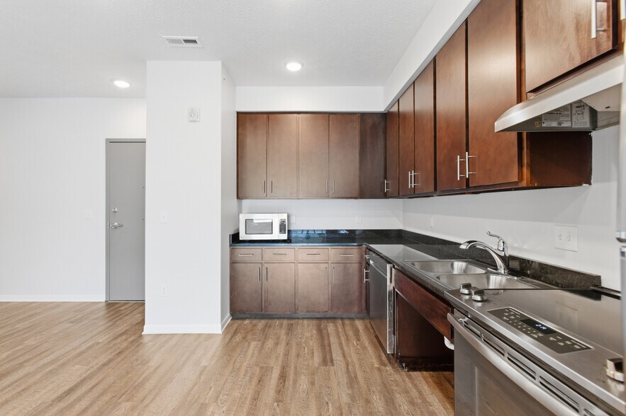 More Photos Of 1015 N 16th St, Omaha Apartments For Sale
