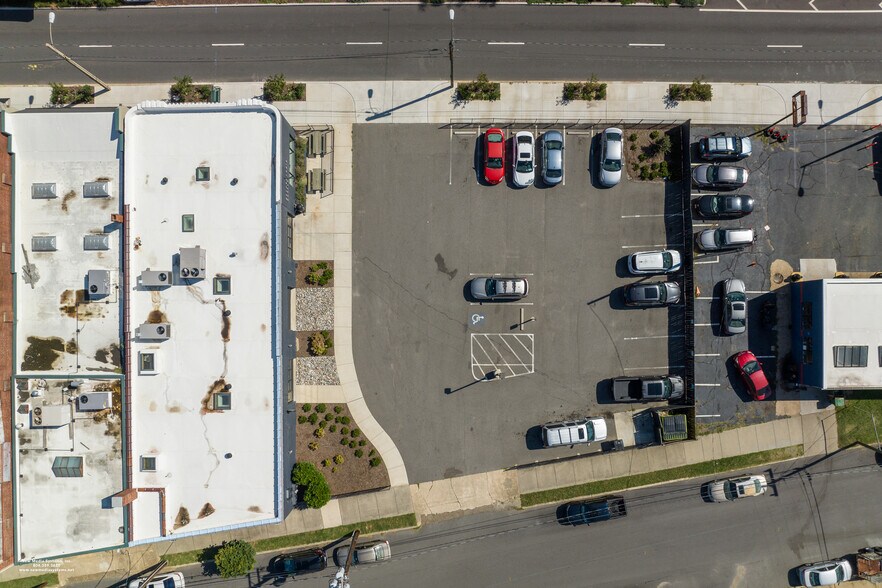 More Photos Of 3121 W Broad St, Richmond Freestanding For Lease