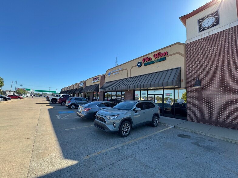 More Photos Of 512-530 N Main St, Muskogee Unknown For Lease
