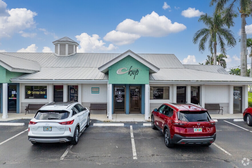 More Photos Of 13141 McGregor Blvd, Fort Myers Storefront Retail Office For Lease