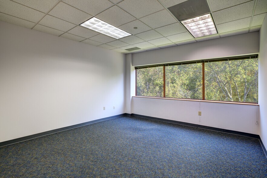 More Photos Of 5 Vaughn Dr, Princeton Office For Sale