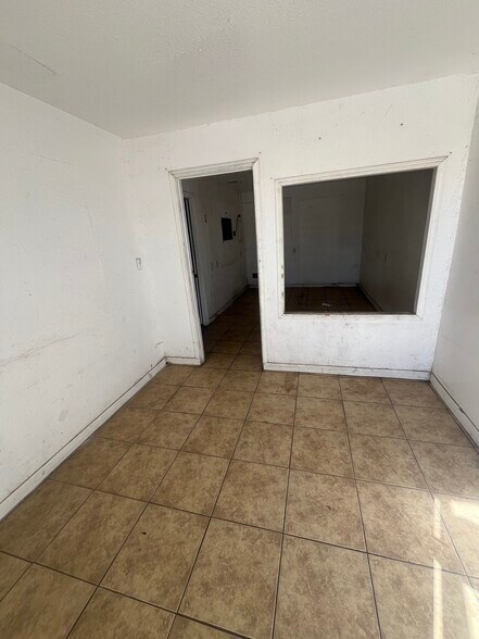 More Photos Of 827 High St, Delano Industrial For Sale