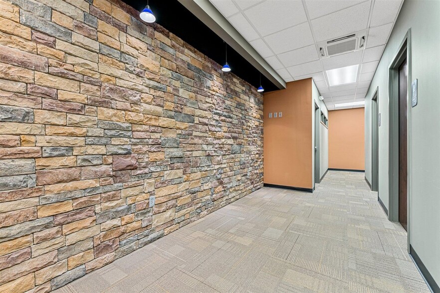 More Photos Of 728 College St, Bowling Green Office For Sale