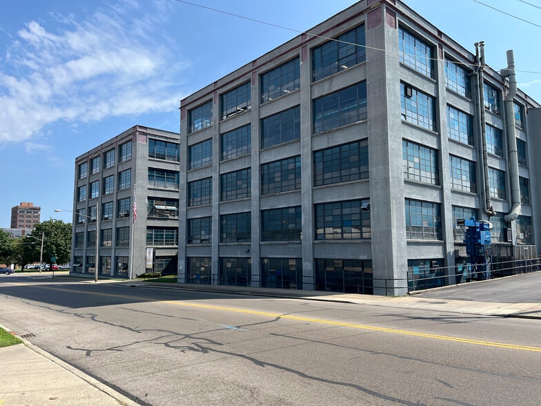 More Photos Of 300 S Center St, Springfield Manufacturing For Sale