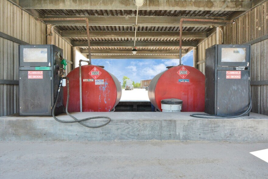 More Photos Of 1500 W Highway 6, Alvin Truck Terminal For Lease