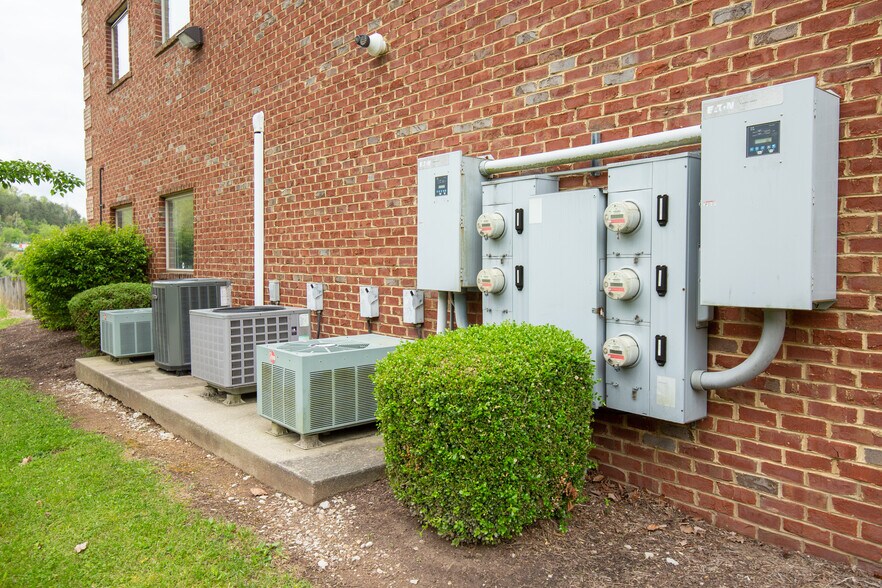 More Photos Of 4003 Out Look Dr, Hurricane Office For Sale