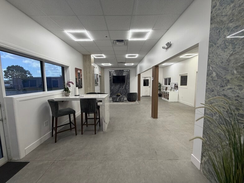 More Photos Of 3520 Old Metro Pky, Fort Myers Warehouse For Lease