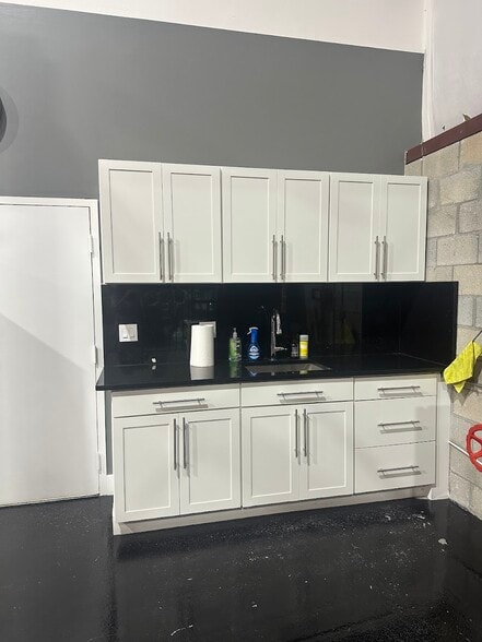 More Photos Of 161 Commerce Rd, Boynton Beach Warehouse For Sale