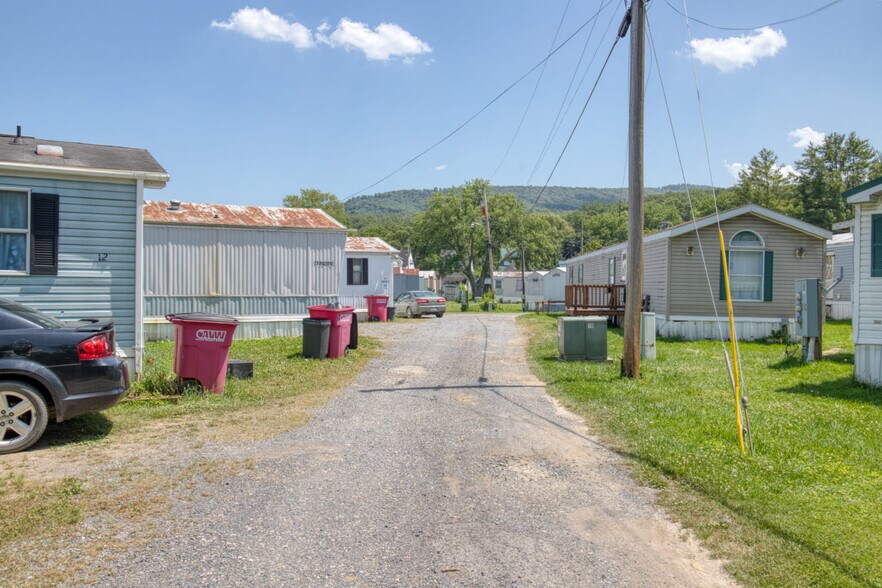 More Photos Of 75 Dr Randolph Spencer Ln, Paw Paw Multifamily For Sale