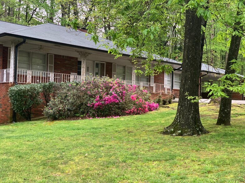 More Photos Of 2228 Scenic Dr, Snellville Office Residential For Sale