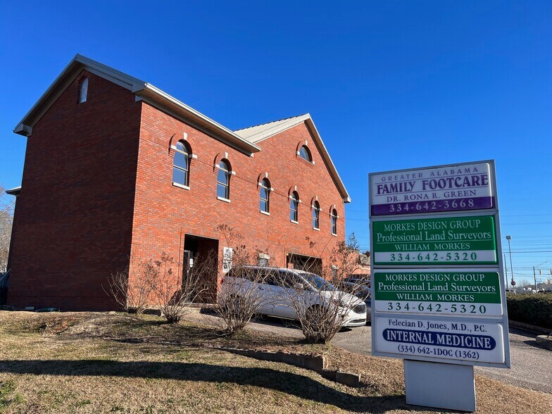 More Photos Of 28 Veterans Memorial Pky, Lanett Office For Lease