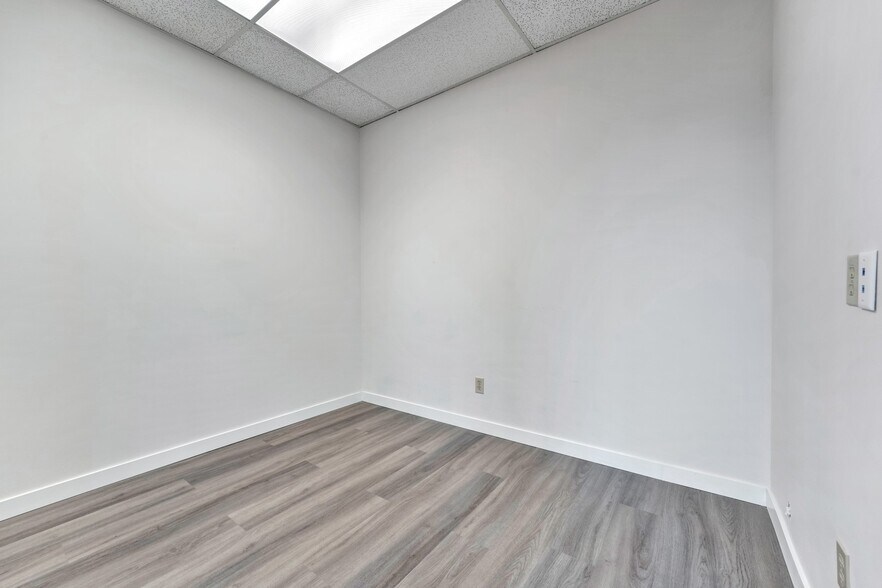 More Photos Of 11861 88 Av, Delta Office For Lease