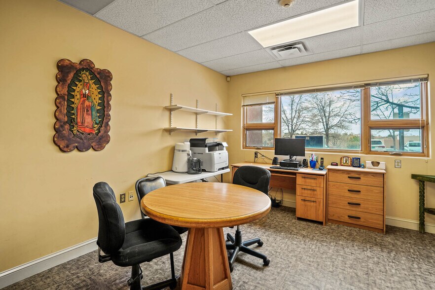 More Photos Of 404 Kiva Ct, Santa Fe Medical For Lease