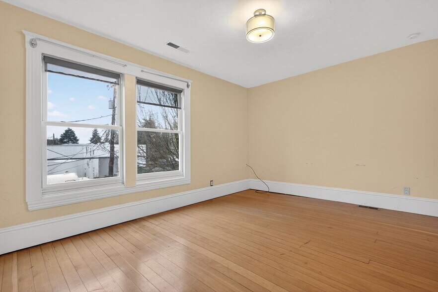 More Photos Of 317 NE Sacramento St, Portland Office For Sale