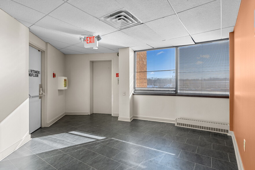 More Photos Of 667 Welsh Rd, Huntingdon Valley Loft Creative Space For Sale