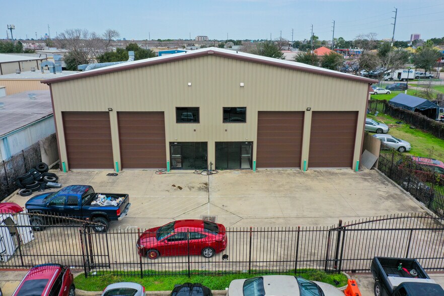 More Photos Of 8614 Pagewood Ln, Houston Warehouse For Sale