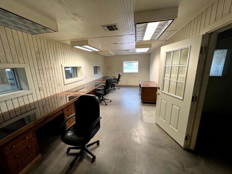 More Photos Of 744 FM 609, La Grange Service For Lease