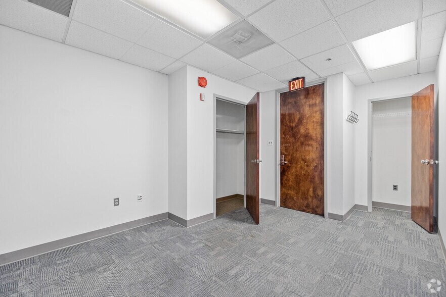 More Photos Of 12011 Lee Jackson Memorial Hwy, Fairfax Medical For Lease