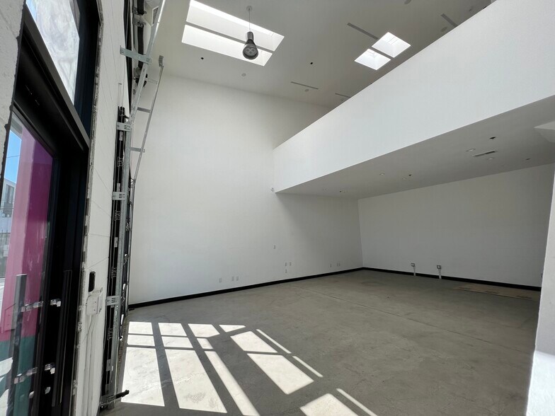 More Photos Of 1633-1639 Electric Ave, Venice Light Manufacturing For Lease