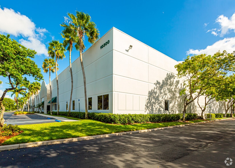 More Photos Of 10300 NW 19th St, Miami Warehouse For Lease