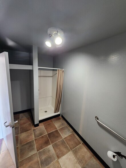 More Photos Of 6570 E 6th St, Prescott Valley Warehouse For Lease