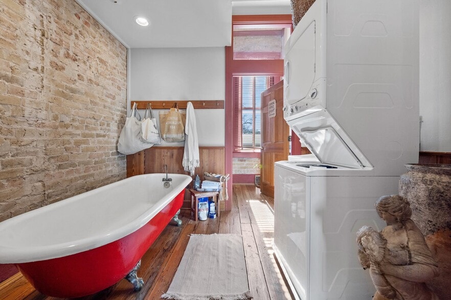 More Photos Of 709 Chestnut St, Bastrop Storefront Retail Residential For Sale