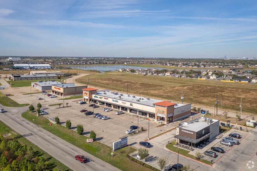 More Photos Of 4001 S Sam Houston Pky, Houston Storefront For Lease