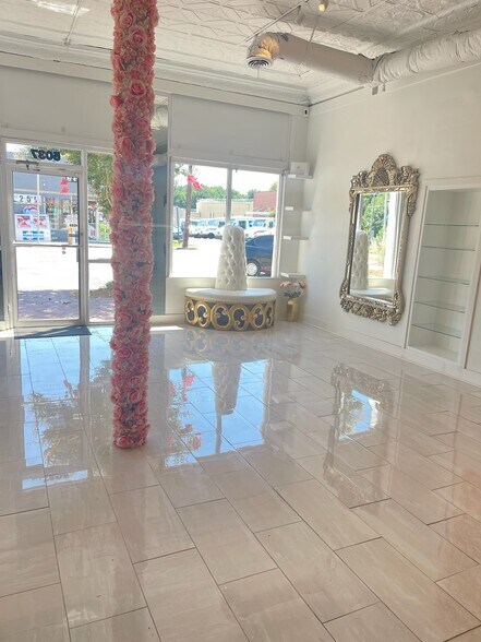 More Photos Of 5037 Union St, Union City Storefront For Sale