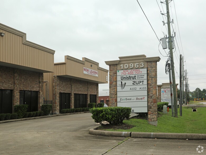 More Photos Of 10963 Cutten Rd, Houston Warehouse For Lease