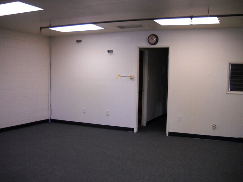 More Photos Of 1033 Brooks St, Ontario Warehouse For Lease