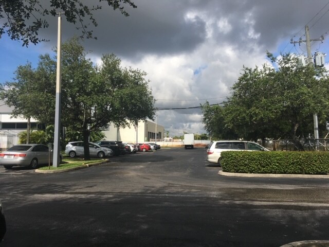 More Photos Of 50 NE 179th St, Miami Manufacturing For Lease
