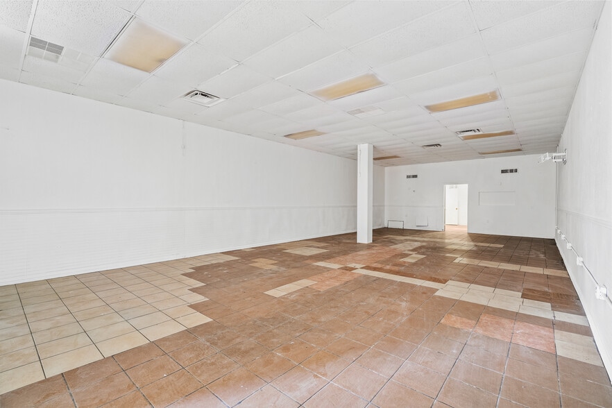 More Photos Of 4424 N Shepherd Dr, Houston Storefront For Lease