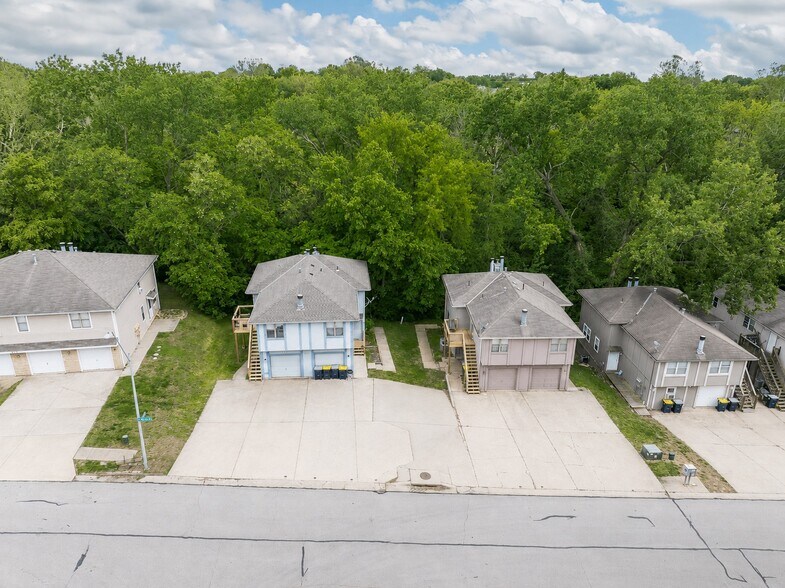 More Photos Of 8213 N Everton Ave, Kansas City Multifamily For Sale