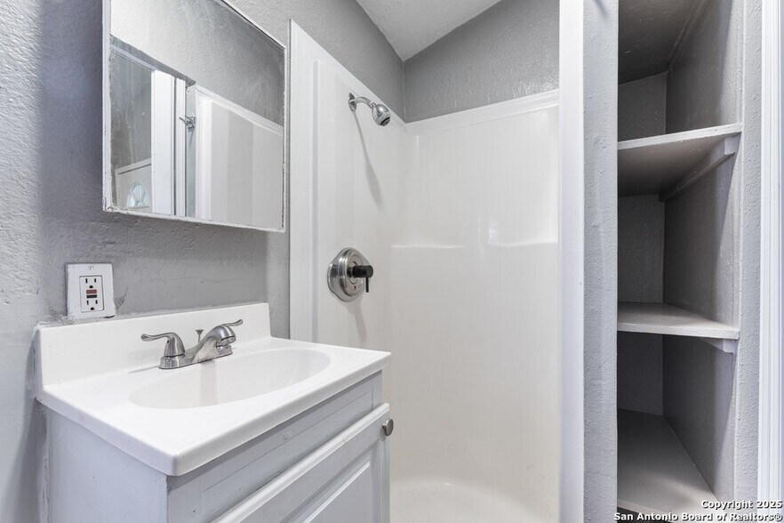 More Photos Of 403 Terrell Ave, San Antonio Apartments For Sale